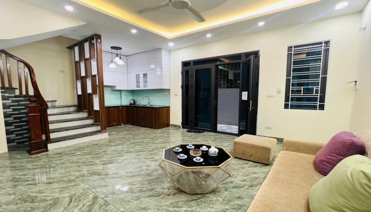 CC  cho thuê nhà nguyên căn ở GIA ĐÌNH, NHÓM 6 NGƯỜI ngõ 193 Phố Nam Dư, Hoàng Mai